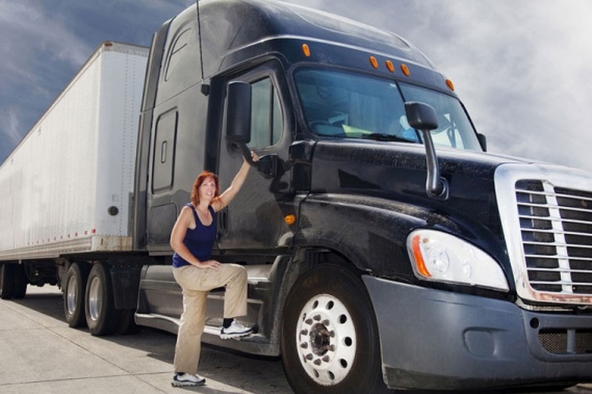 Women in Trucking: Female Truck Drivers and Safety